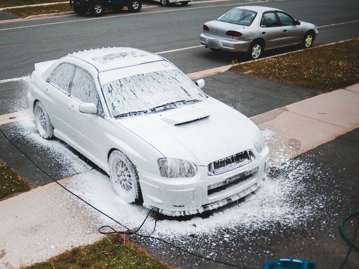 Mobile car detailing at your home